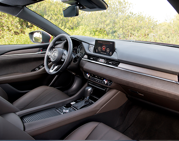 Mazda-6-Limousine-Interieur-Cockpit