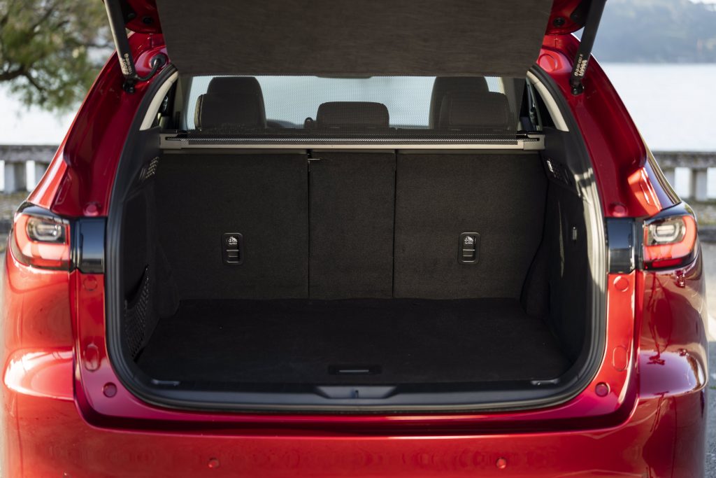 2022_mazda_cx-60_portugal_src_int_024_lowres