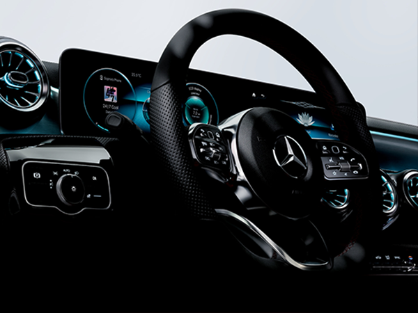A-Klasse-Kompaktlimousine-Interieur-Cockpit-Lenkrad-Mercedes-Benz-Display-MBUX