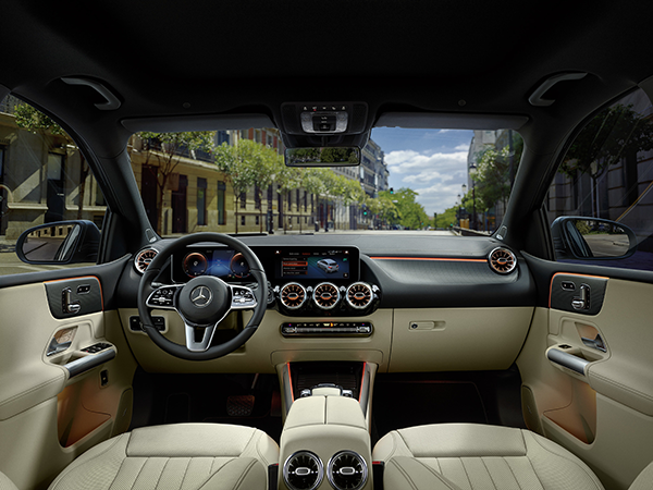 B-Klasse-Interieur-Cockpit-Display-MBUX-Mittelkonsole-Frontscheibe-Lenkrad-Mercedes-Benz