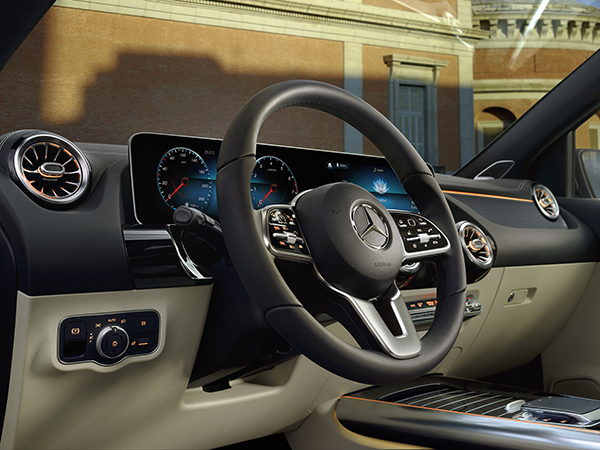 B-Klasse-Interieur-Lenkrad-Cockpit-Touchpad-Display-MBUX-Mercedes-Benz