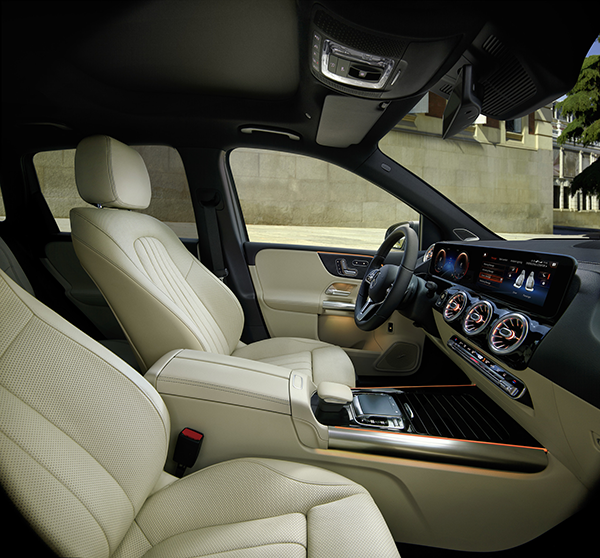 B-Klasse-Interieur-Sitze-Mercedes-Benz-Display-Touchpad-MBUX
