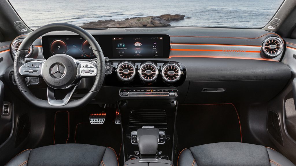 CLA-Coupe-Interieur-Cockpit-MBUX-Touchscreen-Touchpad