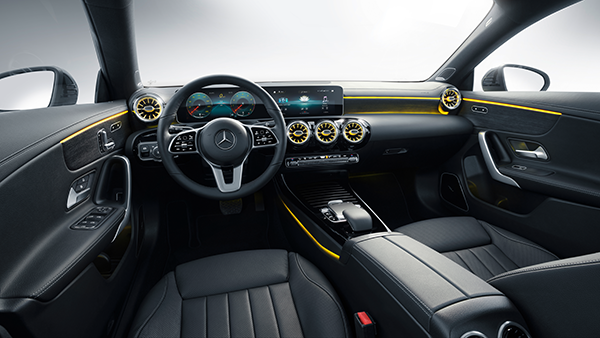 CLA-Shooting-Brake-Interieur-Cockpit-Touchpad-Display-Lenkrad-Mittelkonsole-Mercedes-Benz
