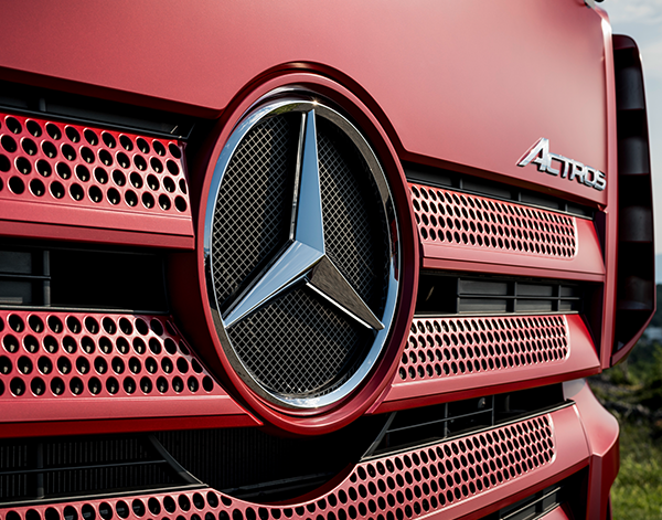 Actros-Exterieur-Markenzeichen-Mercedes-Benz-Truck-Stern