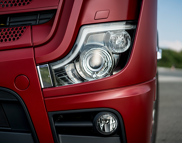 Actros-Exterieur-Scheinwerfer-LED-Mercedes-Benz-Truck
