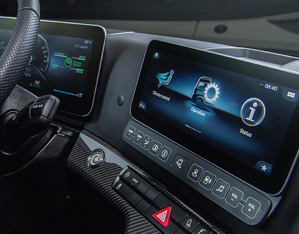 Actros-Interieur-Multimedia-Bedienelemente-Truck-Mercedes-Benz-digital-Display