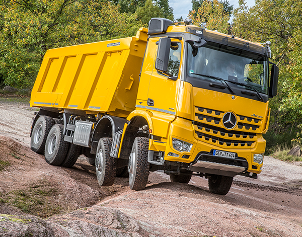 Arocs-Exterieur-Seitenansicht-Mercedes-Benz-Offroad-Bauverkehr-Stern