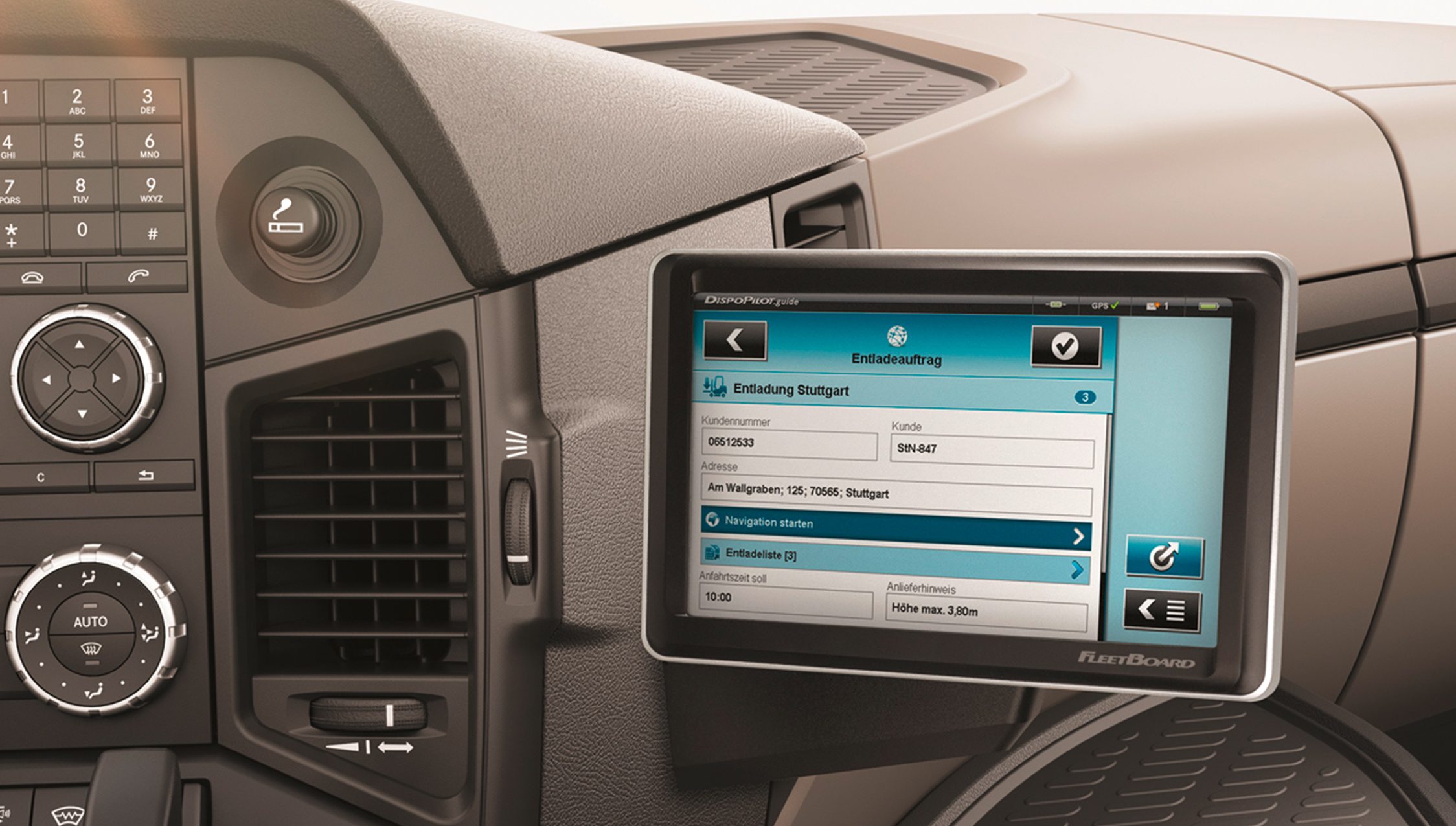 Mercedes-Benz-Atego-LKW-Verteilerverkehr-Interieur-Display-digital-Multimedia