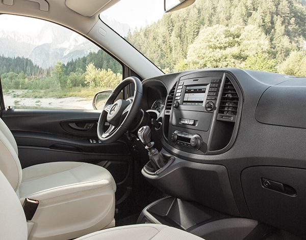 Marco-Polo-Activity-Interieur-Cockpit-Mercedes-Benz-Bedienelemente-Lenkrad-Multimedia