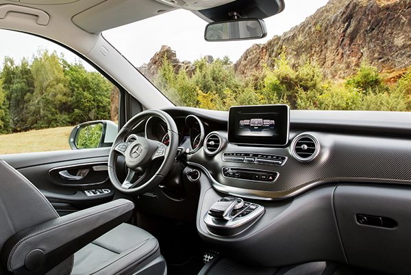 Marco-Polo-Horizon-Interieur-Cockpit-Lenkrad-Mercedes-Benz-Bedienelemente-Display-Multimedia