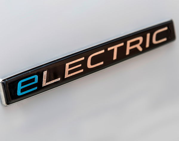 eVito-Kastenwagen-Exterieur-Electric-Emblem-Zierelement-Mercedes-Benz