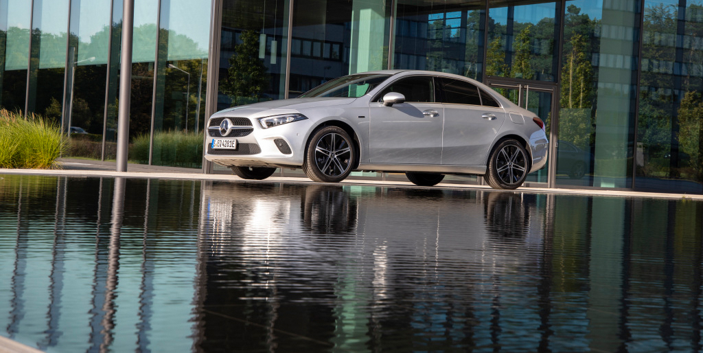 Mercedes-Benz A250e Limousine Hybrid