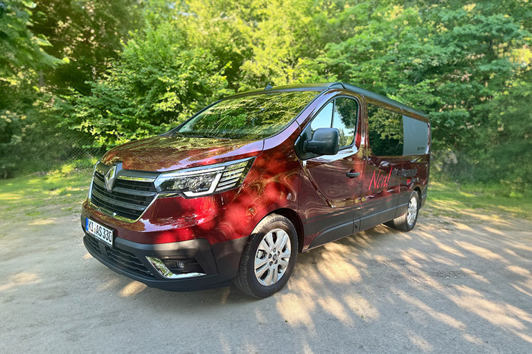renault camper süverkrüp details camping neu wald natur wohnmobil rot